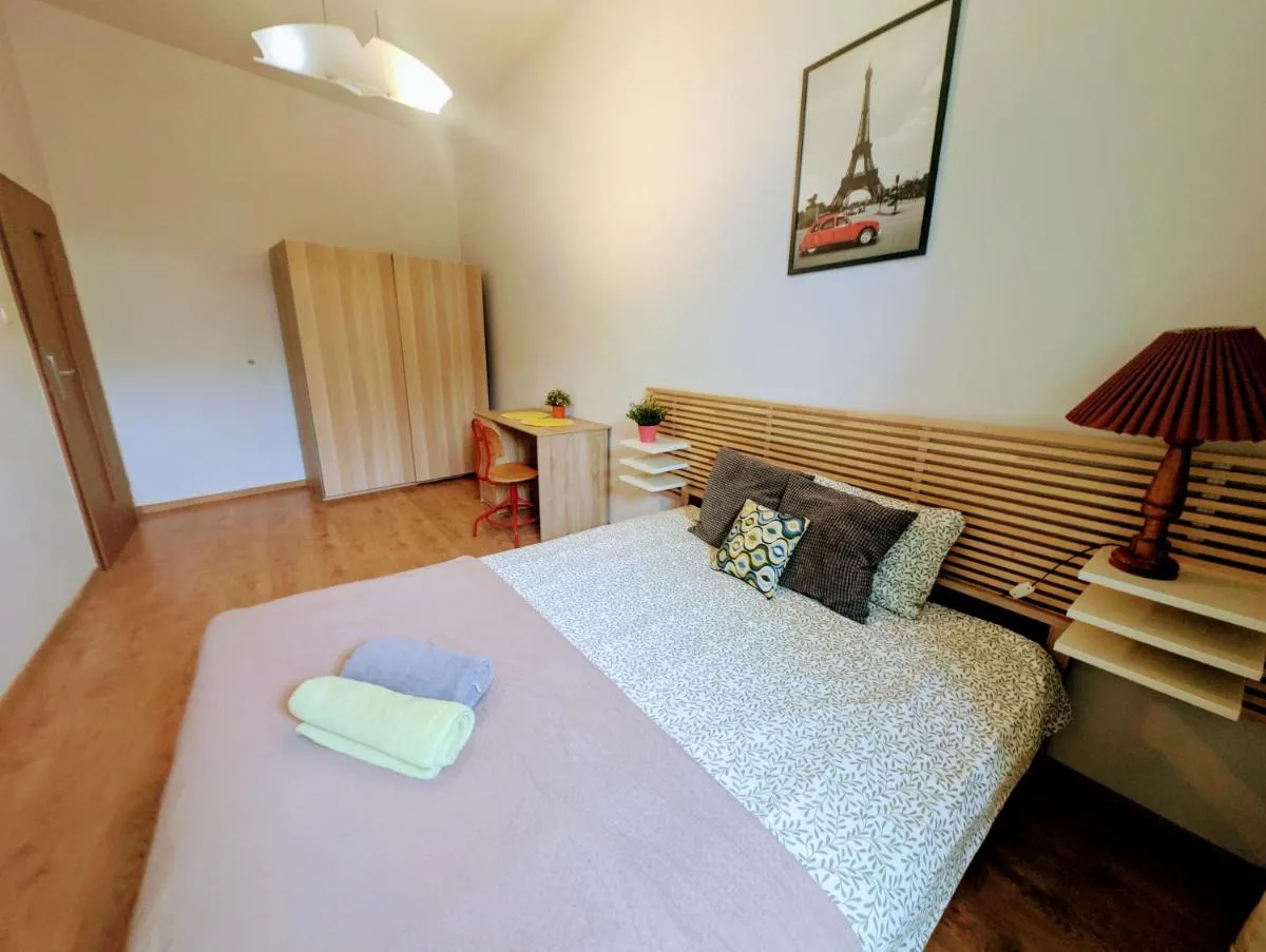 Apartament Brązowy Narutowicza 11 — 2