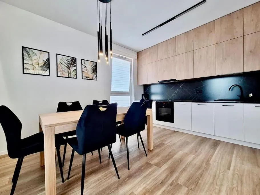 EASY RENT Apartments- Business Center 205, Free Parking, 24h Check-in — 4