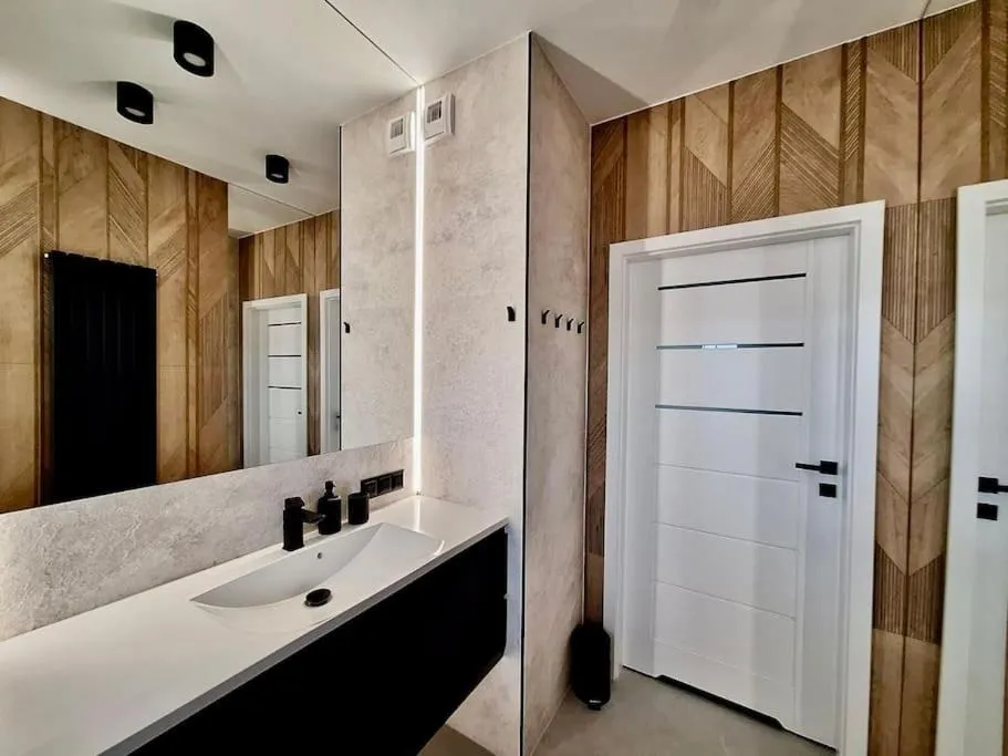 EASY RENT Apartments- Business Center 205, Free Parking, 24h Check-in — 7