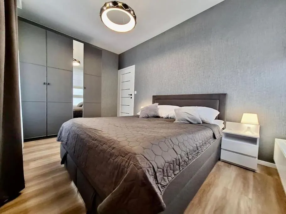 EASY RENT Apartments- Business Center 205, Free Parking, 24h Check-in — 2
