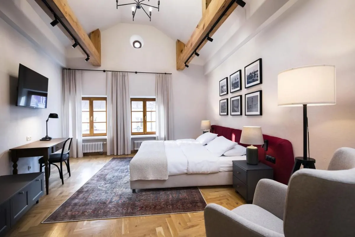 EASY RENT- Fontana Boutique Premium Plac Zamkowy — 5