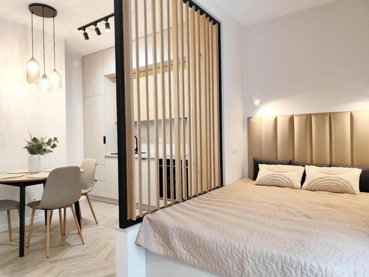 EASY RENT- Wieniawska 98, Centrum — 2