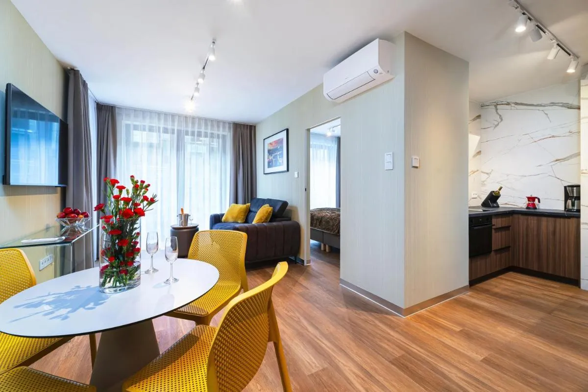 EASY RENT- Wieniawska TailorART — 2