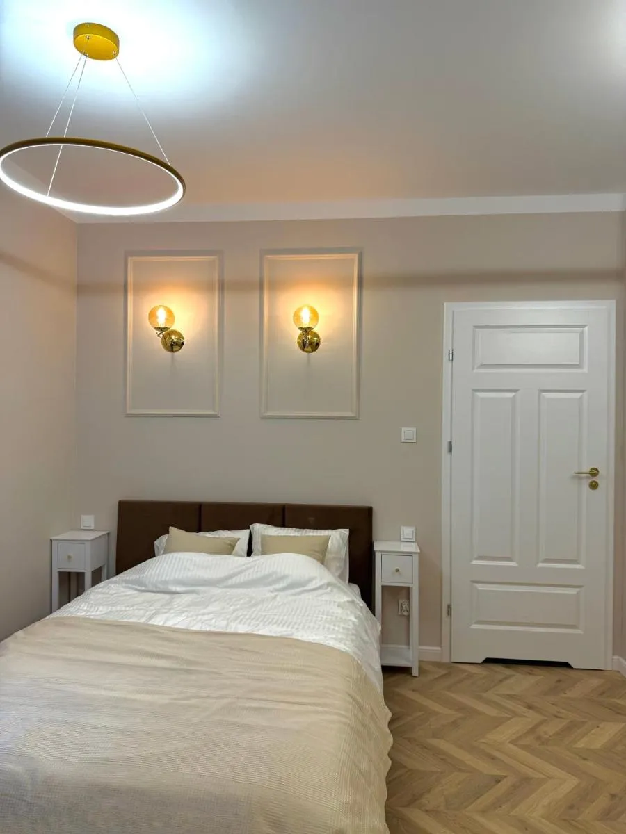 Golden Eden Wieniawska – Rezydencja Ogród Saski – wanna w sypialni, apartament w samym centrum, nowoczesny apartamentowiec — 5