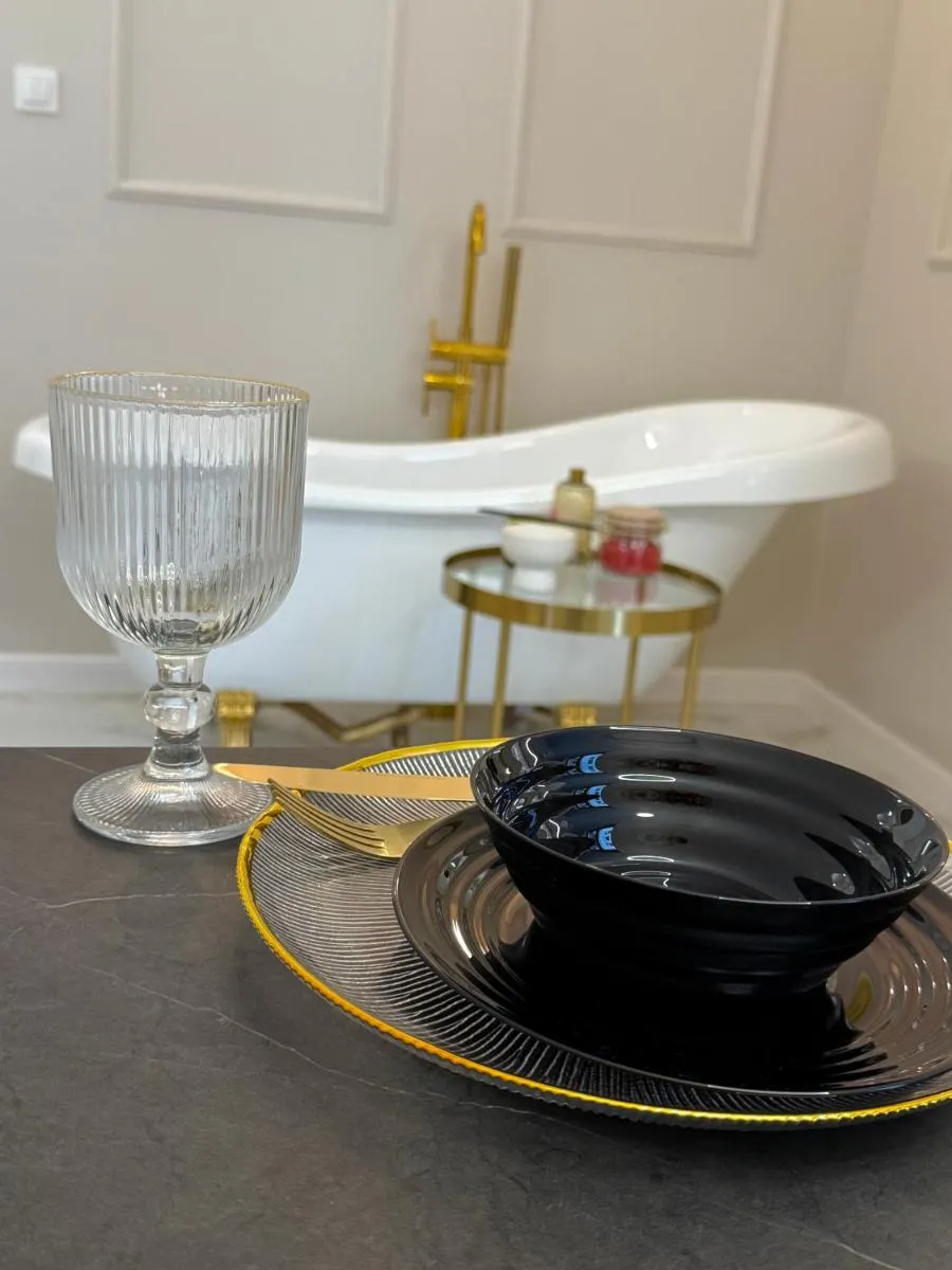 Golden Eden Wieniawska – Rezydencja Ogród Saski – wanna w sypialni, apartament w samym centrum, nowoczesny apartamentowiec — 6