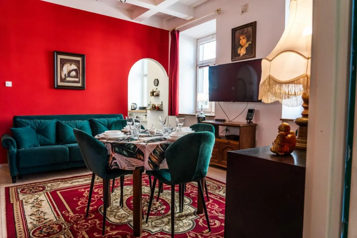 Górna Royal Red Apartment by BookingHost — 4