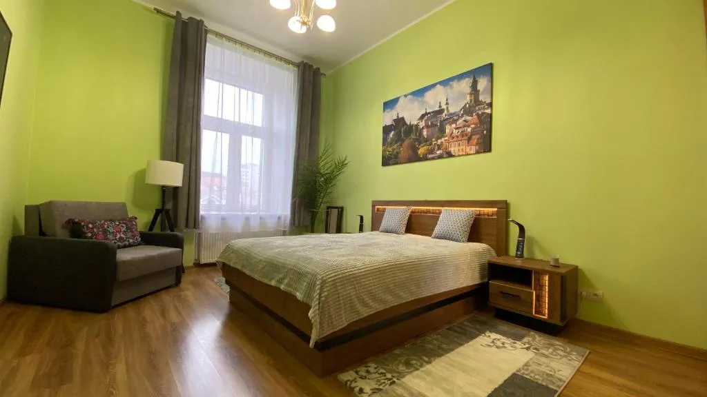 LublinBNB – exclusive FAMILY APARTMENT —— in the heart of Lublin ——————————– bedroom & living room & kitchen