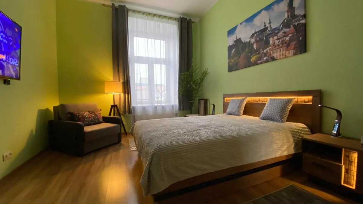 LublinBNB – exclusive FAMILY APARTMENT —— in the heart of Lublin ——————————– bedroom & living room & kitchen — 2