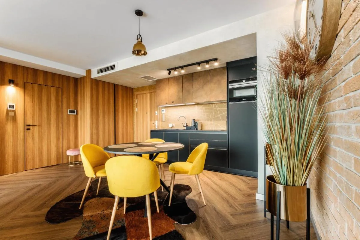 SkyView Suite – Niepowtarzalny widok i basen — 5