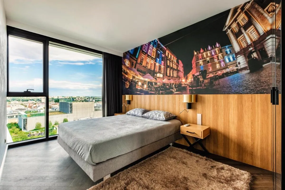 SkyView Suite – Niepowtarzalny widok i basen — 2