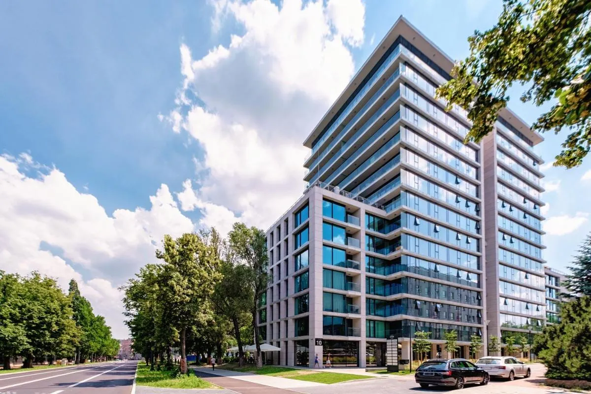 SkyView Suite – Niepowtarzalny widok i basen — 7