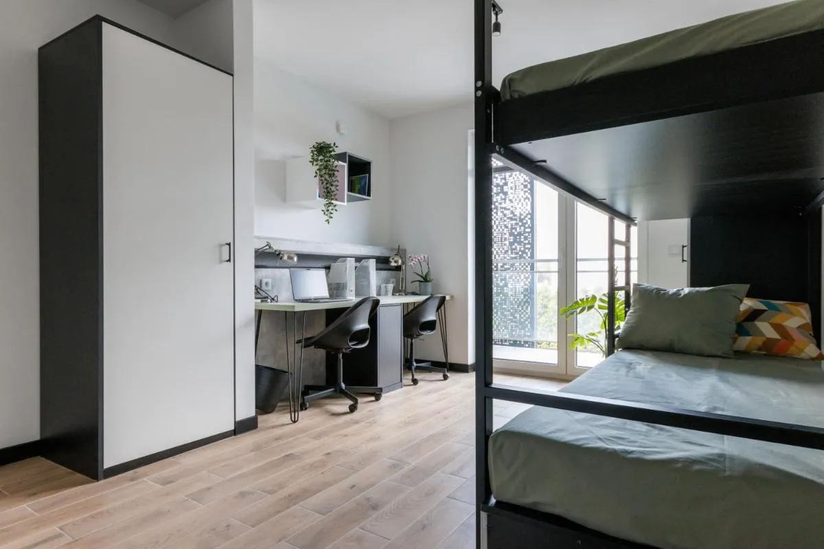 Zeus Apartments Economy — 2