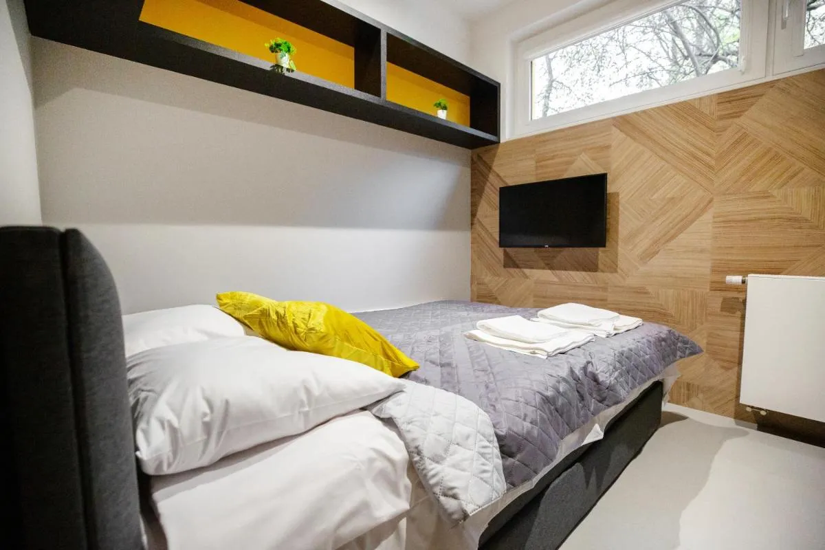iroom — 7